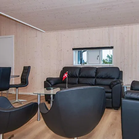 8 Person In Henne Feriehus